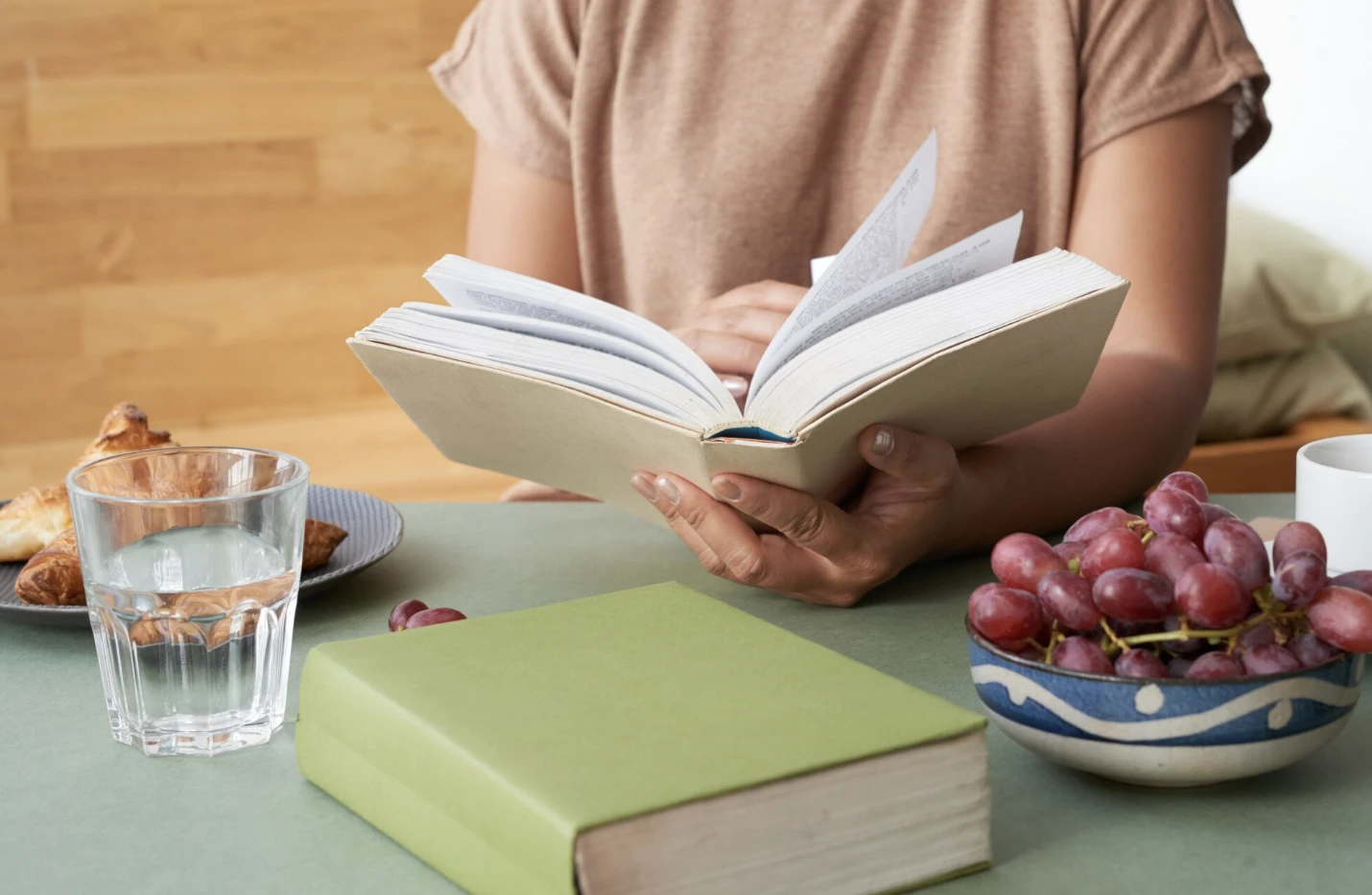 Книги по нутрициологии: топ литературы для начинающих и профессионалов, которые дают фундамент знаний 